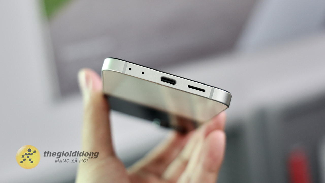 Trên Tay Samsung Galaxy Z Flip7 Fe: Bình Cũ Rượu Mới Với Exynos 2400 Trên Tay Samsung Galaxy Z Flip7 Fe: Bình Cũ Rượu Mới Với Exynos 2400