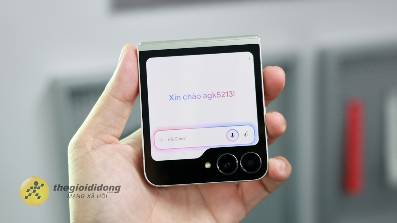 Trên Tay Samsung Galaxy Z Flip7 Fe: Bình Cũ Rượu Mới Với Exynos 2400 Trên Tay Samsung Galaxy Z Flip7 Fe: Bình Cũ Rượu Mới Với Exynos 2400