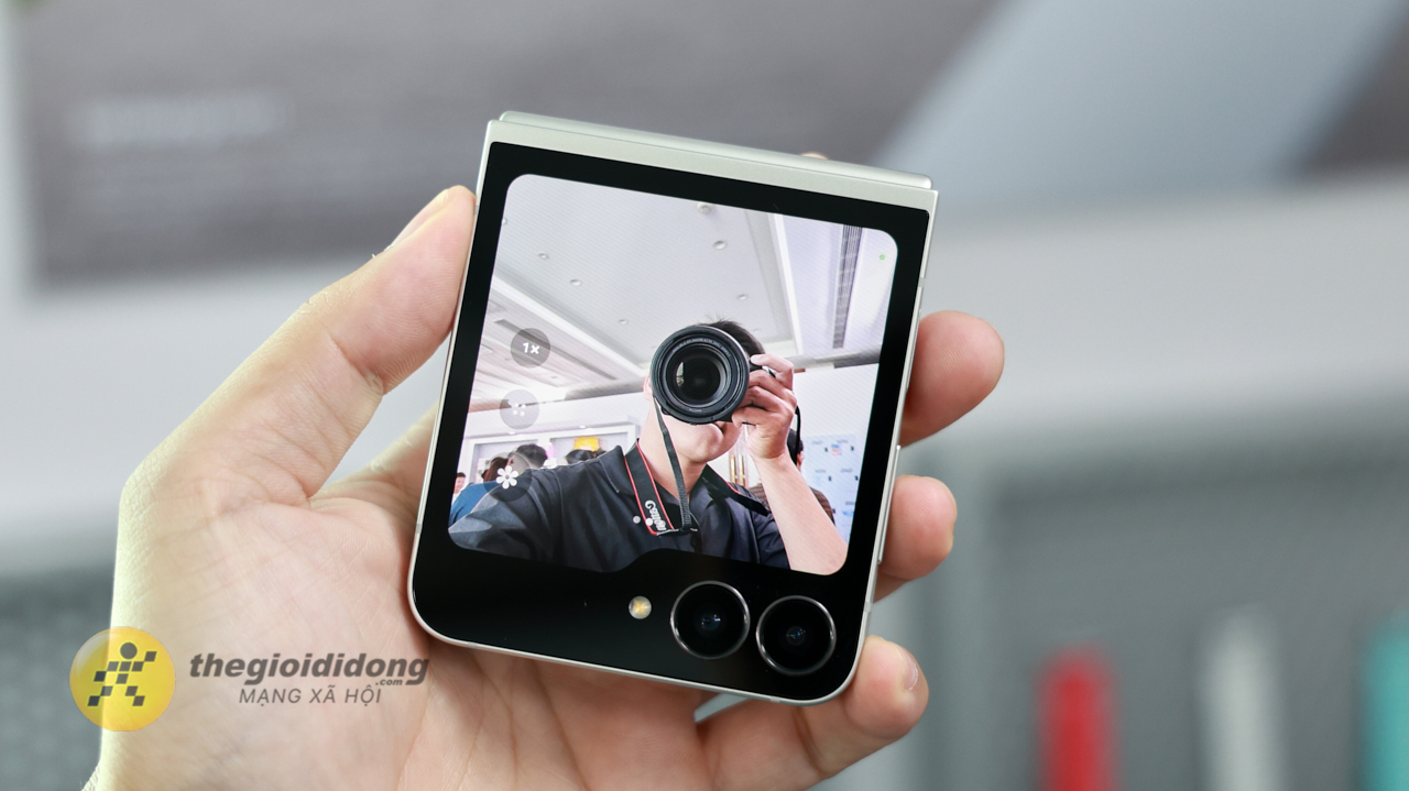 Trên Tay Samsung Galaxy Z Flip7 Fe: Bình Cũ Rượu Mới Với Exynos 2400 Trên Tay Samsung Galaxy Z Flip7 Fe: Bình Cũ Rượu Mới Với Exynos 2400