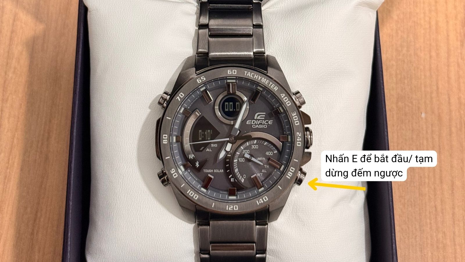 Bấm n&uacute;t E để bắt đầu/tạm dừng