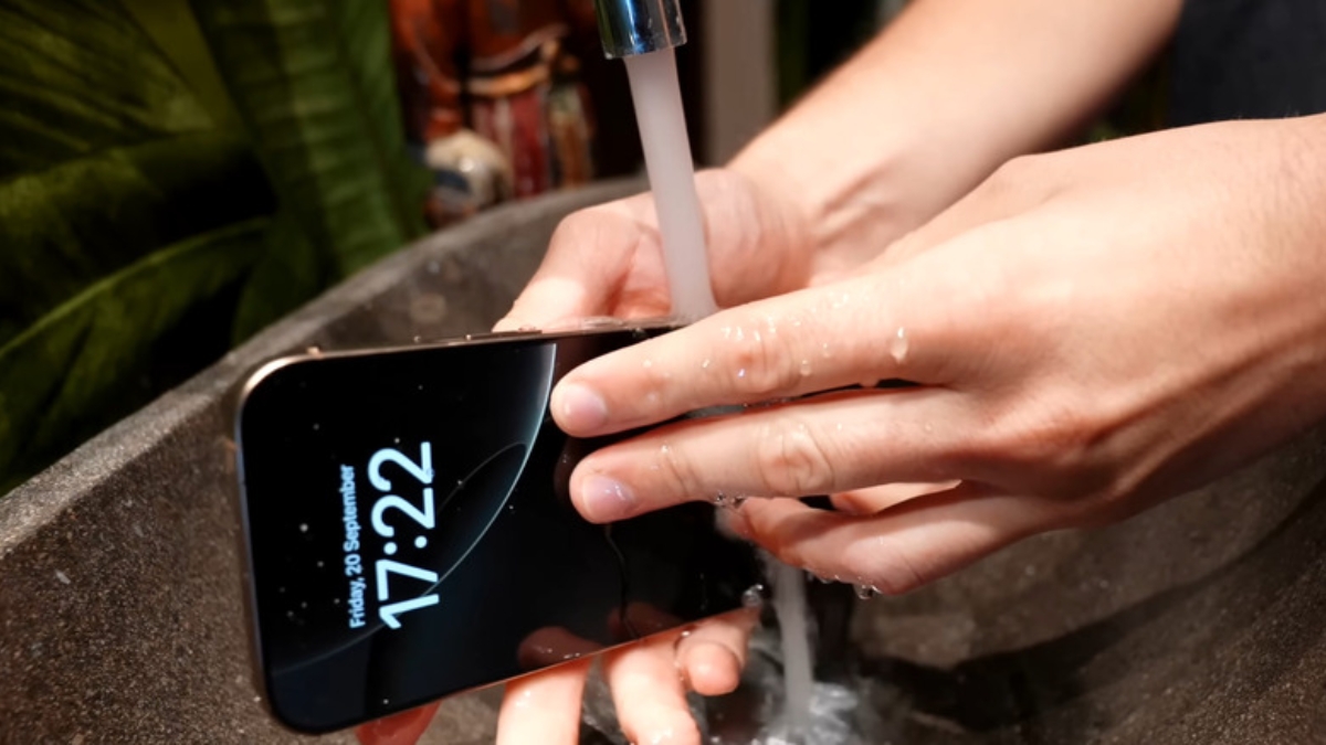 Nếu chẳng may m&aacute;y bị ướt, h&atilde;y lau kh&ocirc; ngay