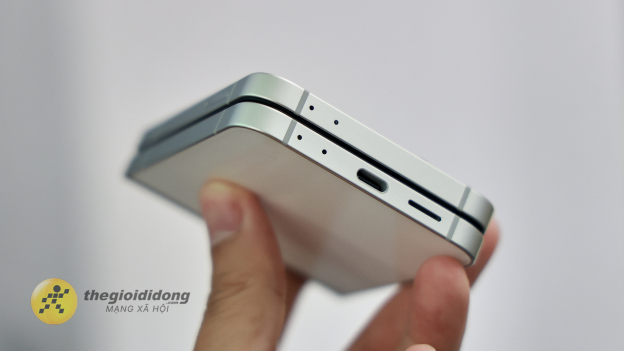 Galaxy Z Flip 7 Fe Galaxy Z Flip 7 Fe