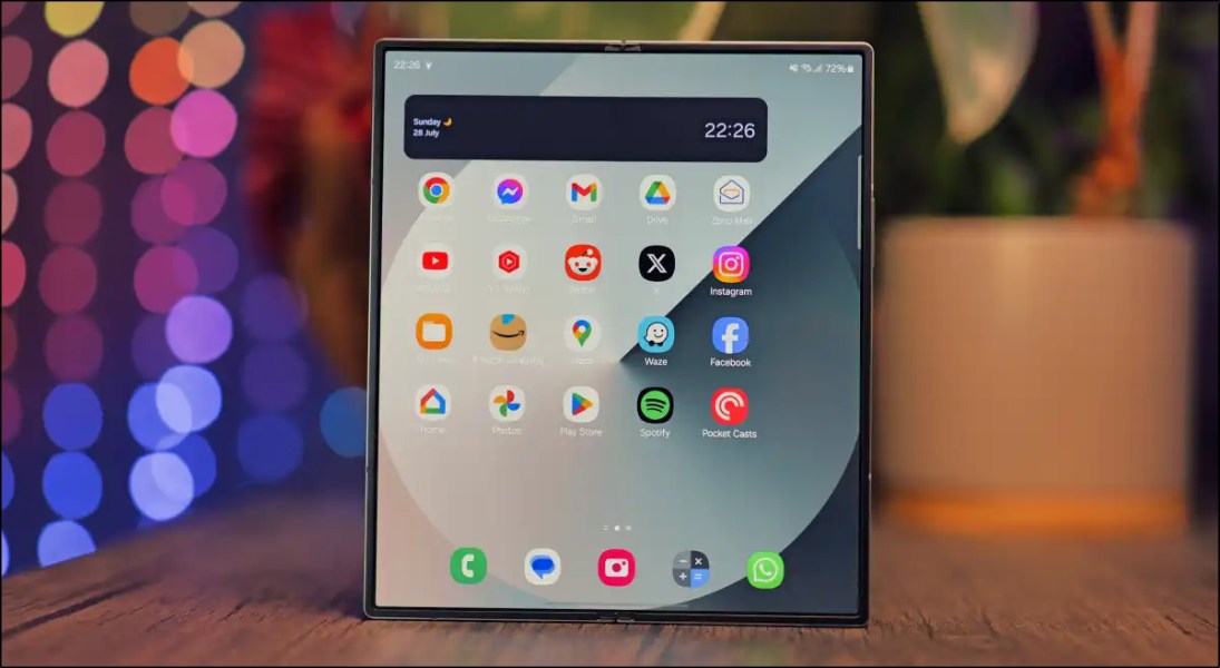 Z Fold 7 còn hỗ trợ chuẩn sạc không dây Qi2, giúp căn chỉnh từ tính khi dùng với ốp tương thích