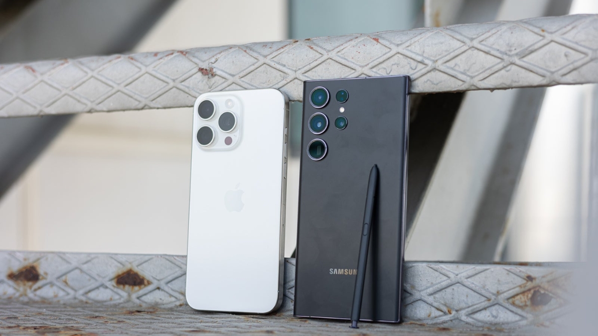 So s&aacute;nh Samsung S24 Ultra v&agrave; iPhone 15 Pro Max