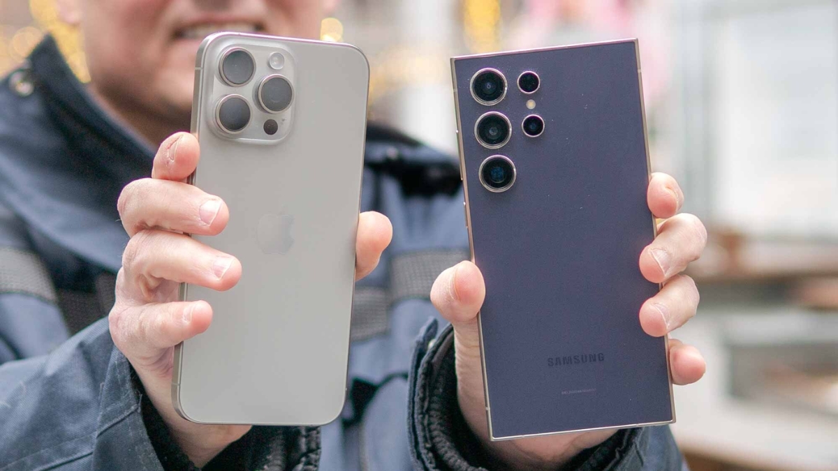 Thiết kế Samsung S24 Ultra vu&ocirc;ng vức c&ograve;n ịPhone 15 Pro Max bo tr&ograve;n