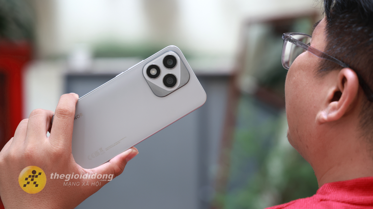 Trên Tay Honor 400 Lite: Thiết Kế Mới Lạ, Có Nút Camera Chuyên Dụng Trên Tay Honor 400 Lite: Thiết Kế Mới Lạ, Có Nút Camera Chuyên Dụng