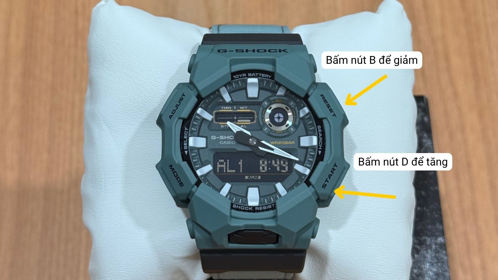 Sử dụng B, D để chỉnh giờ