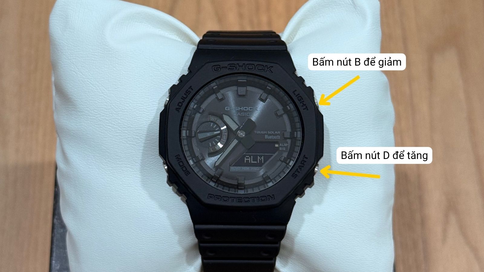 Sử dụng n&uacute;t B, D để điều chỉnh tăng giảm giờ ph&uacute;t