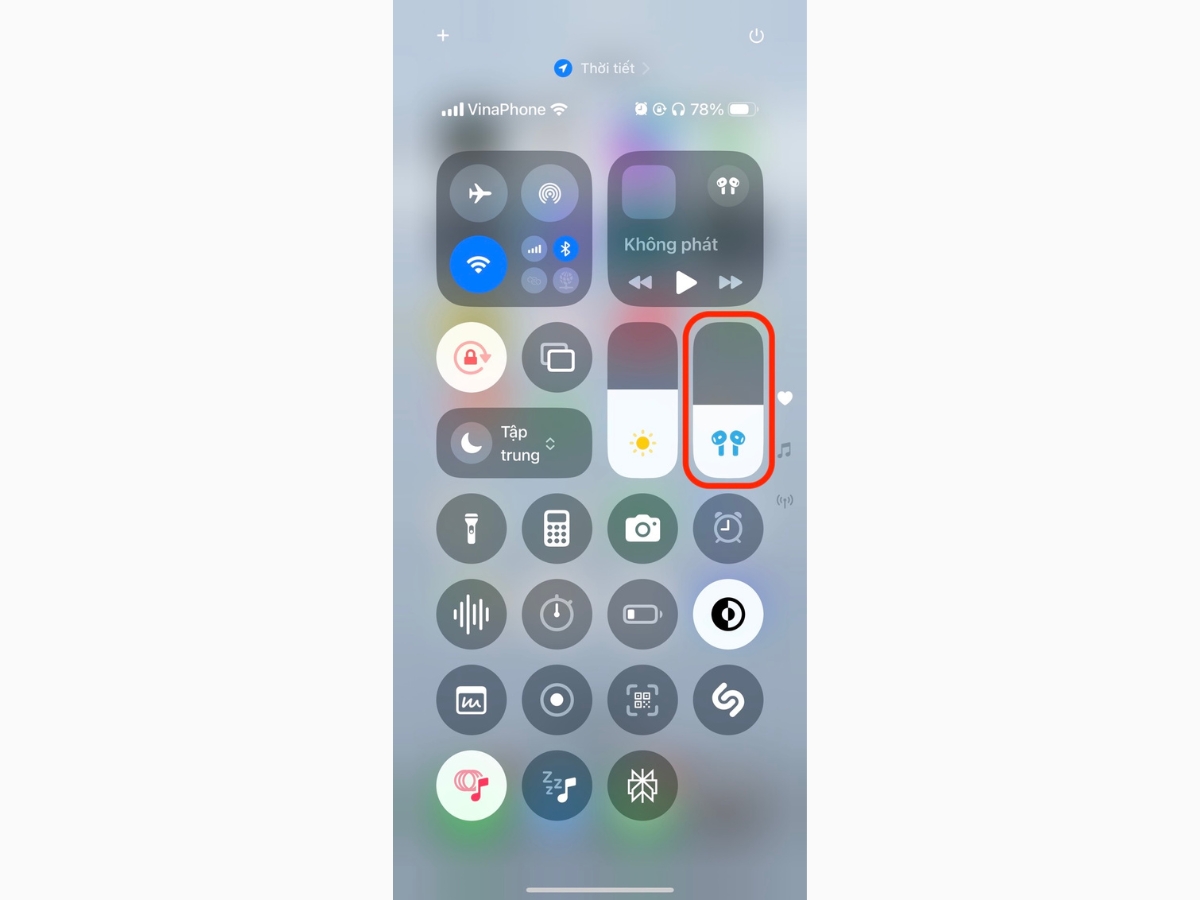 Nhấn v&agrave; giữ v&agrave;o thanh điều khiển &acirc;m lượng
