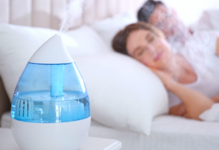 Máy tạo độ ẩm không khí giúp bảo vệ sức khỏe hô hấp của người dùng thường xuyên ngủ máy lạnh