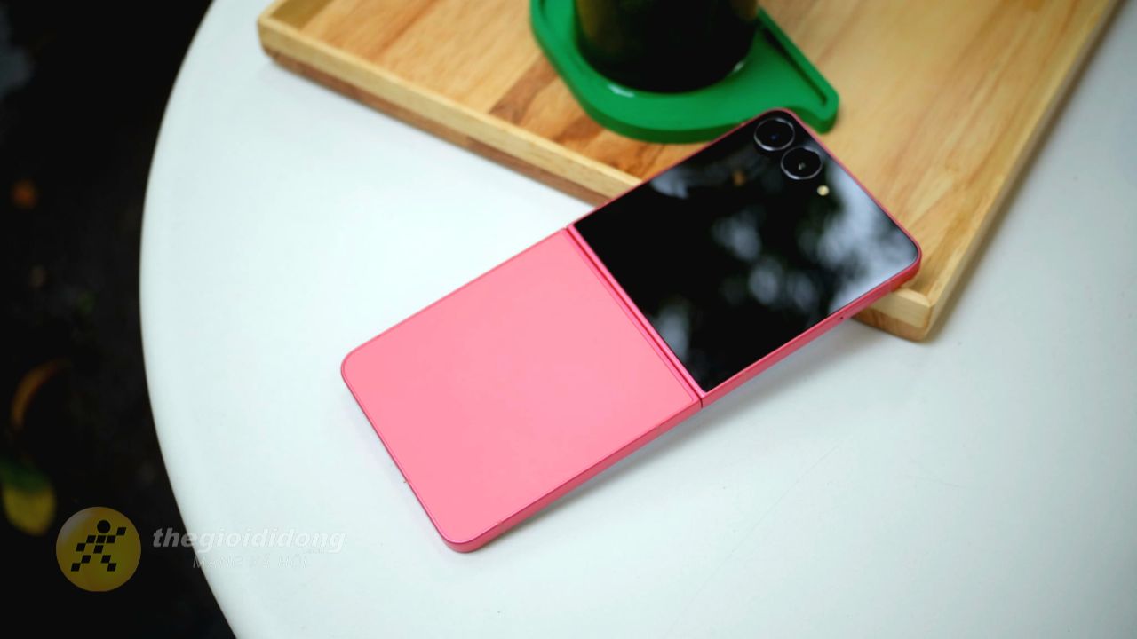 Samsung Galaxy Z Flip 7 là điện thoại mà bất kỳ ai cũng muốn sở hữu Samsung Galaxy Z Flip 7 là điện thoại mà bất kỳ ai cũng muốn sở hữu