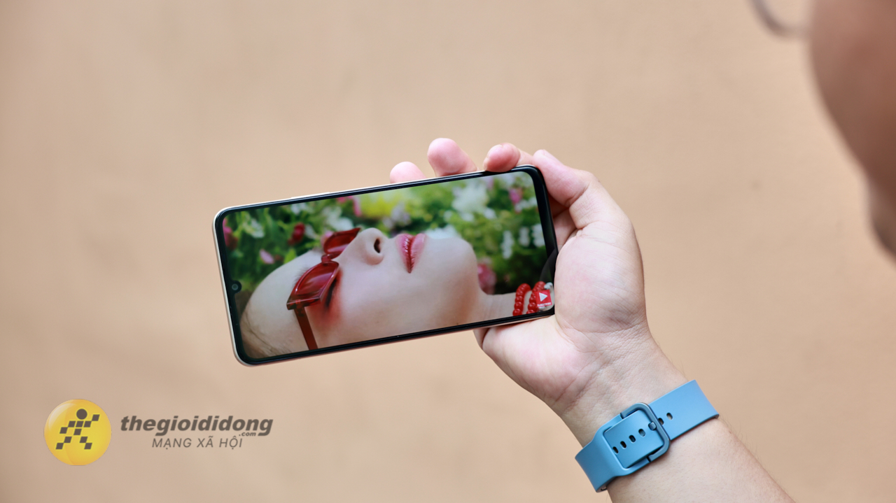 Trên Tay Realme Note 70: Smartphone Giá Rẻ Với Pin Khủng 6.300 Mah Trên Tay Realme Note 70: Smartphone Giá Rẻ Với Pin Khủng 6.300 Mah