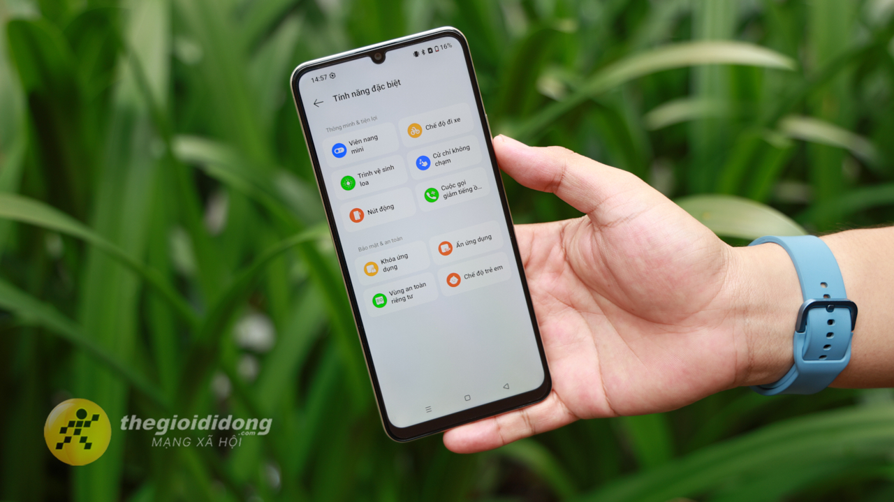 Trên Tay Realme Note 70: Smartphone Giá Rẻ Với Pin Khủng 6.300 Mah Trên Tay Realme Note 70: Smartphone Giá Rẻ Với Pin Khủng 6.300 Mah