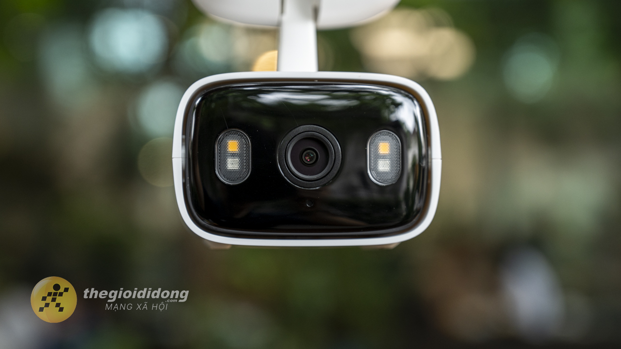 Phía Dưới Là Cụm Camera Thứ Hai Của Tapo C246D Với Ống Kính Tele 6.0 Mm. Phía Dưới Là Cụm Camera Thứ Hai Của Tapo C246D Với Ống Kính Tele 6.0 Mm.