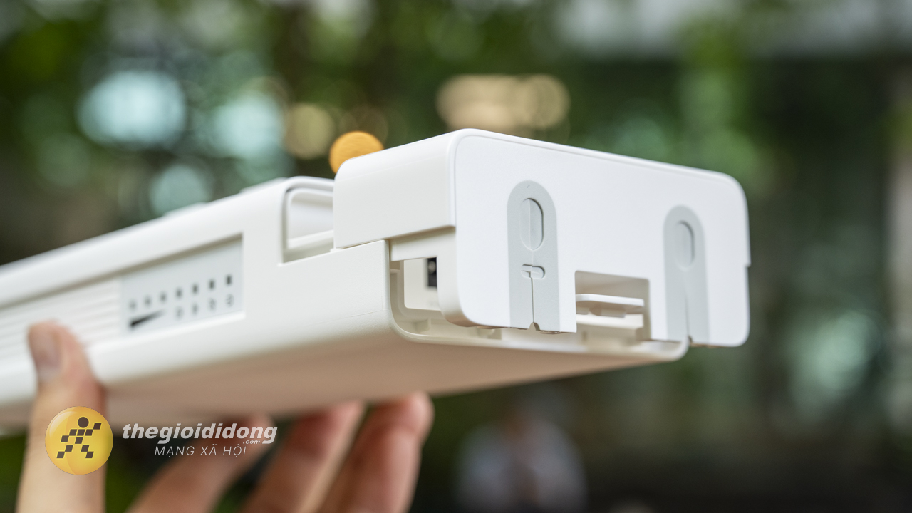 Mặt Dưới Của Tp-Link Tl-Mr100 Outdoor. Mặt Dưới Của Tp-Link Tl-Mr100 Outdoor.