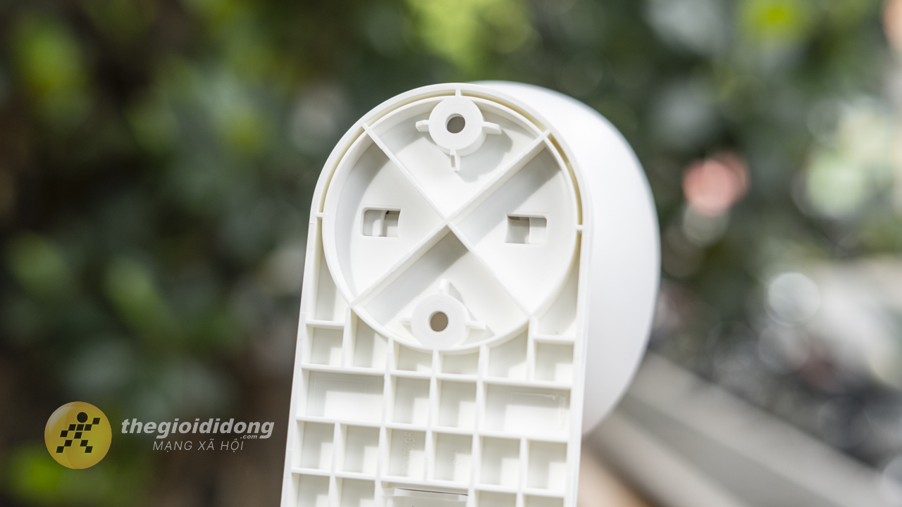 Minh Hoa Mặt Sau Của Tapo C260 Sau Khi Được Lắp Vào Chân Đế. Minh Hoa Mặt Sau Của Tapo C260 Sau Khi Được Lắp Vào Chân Đế.