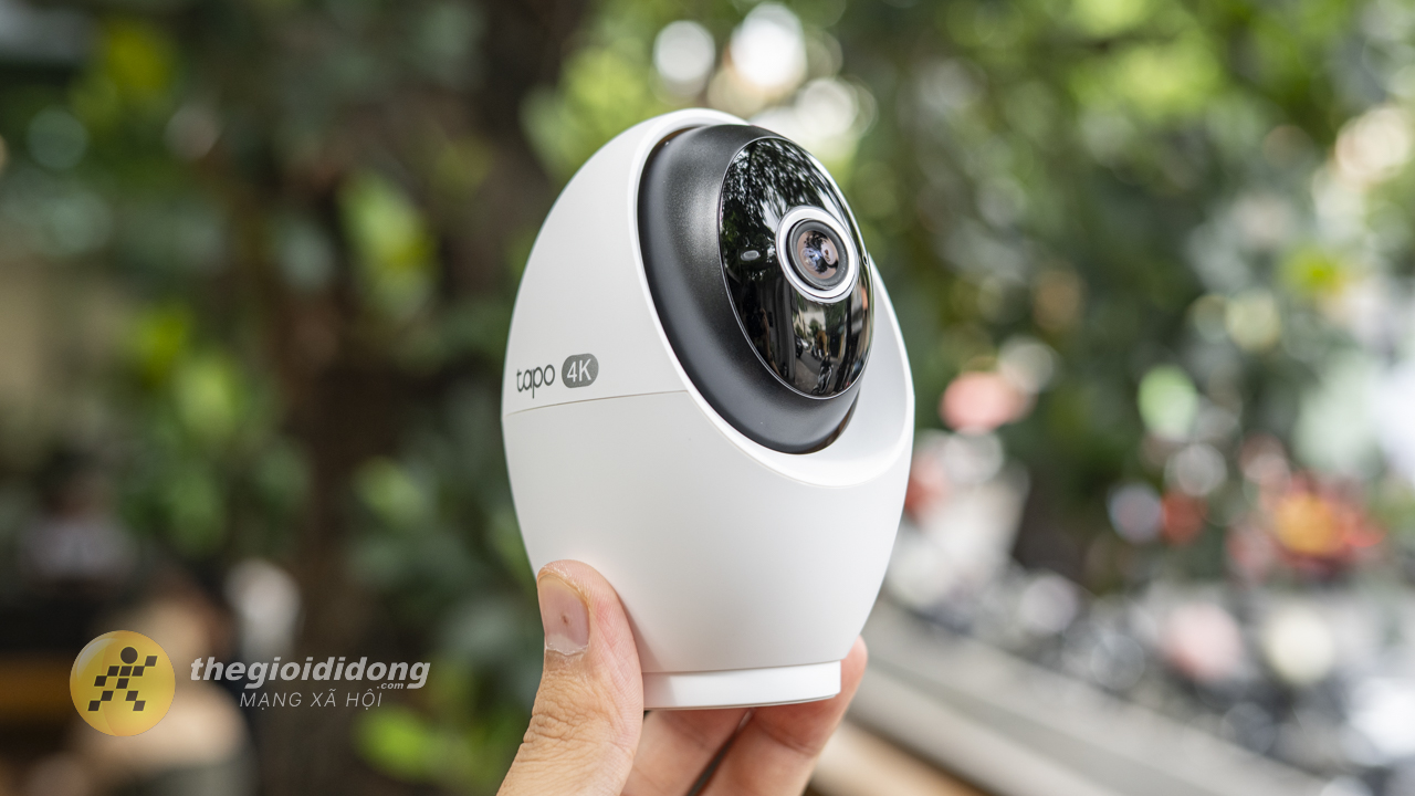 Tapo C260 Có Dạng Hình Cầu Với Vỏ Ngoài Bằng Nhựa Nhám. Tapo C260 Có Dạng Hình Cầu Với Vỏ Ngoài Bằng Nhựa Nhám.