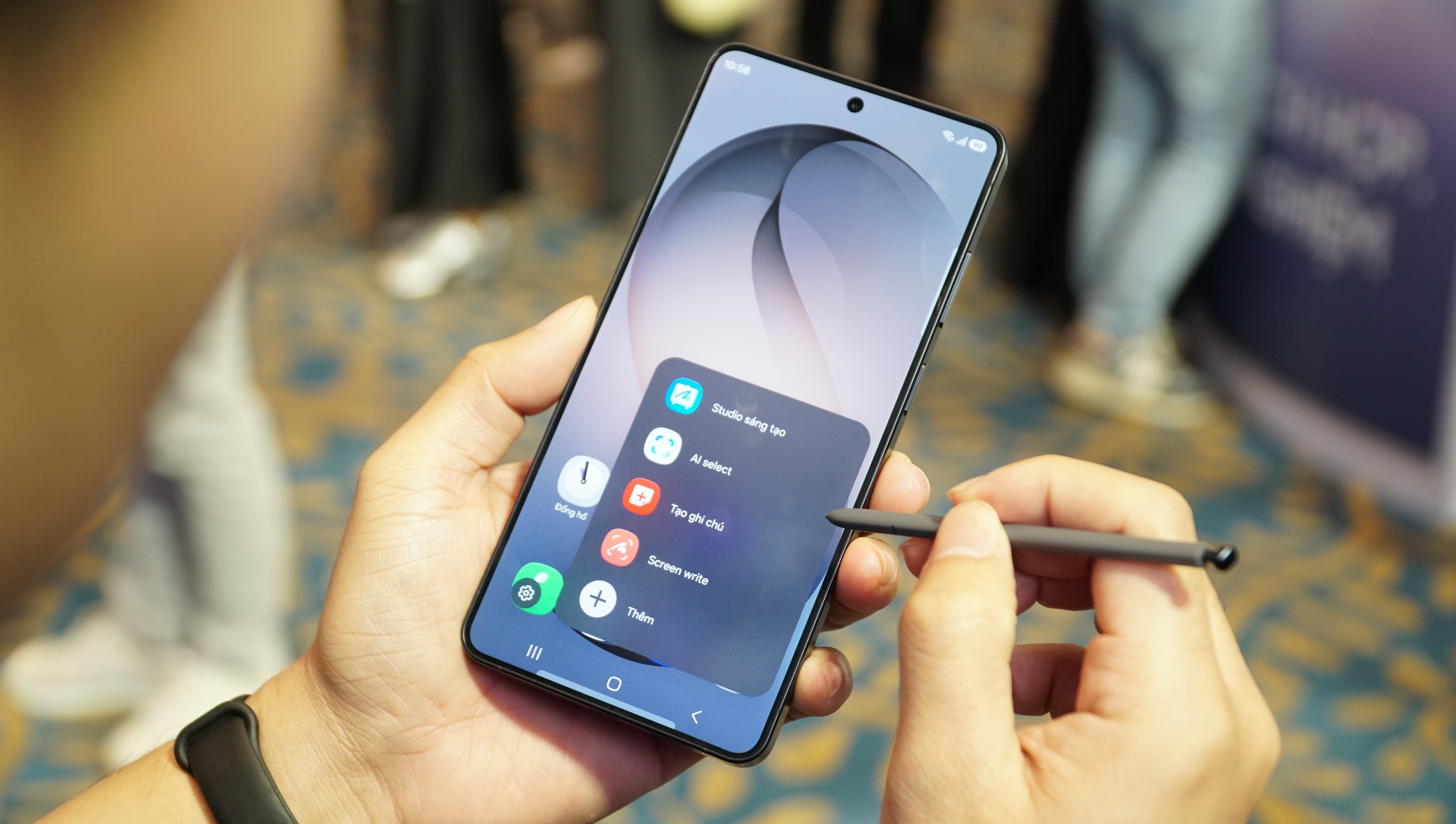 S26 Ultra vẫn giữ nguy&ecirc;n b&uacute;t S Pen