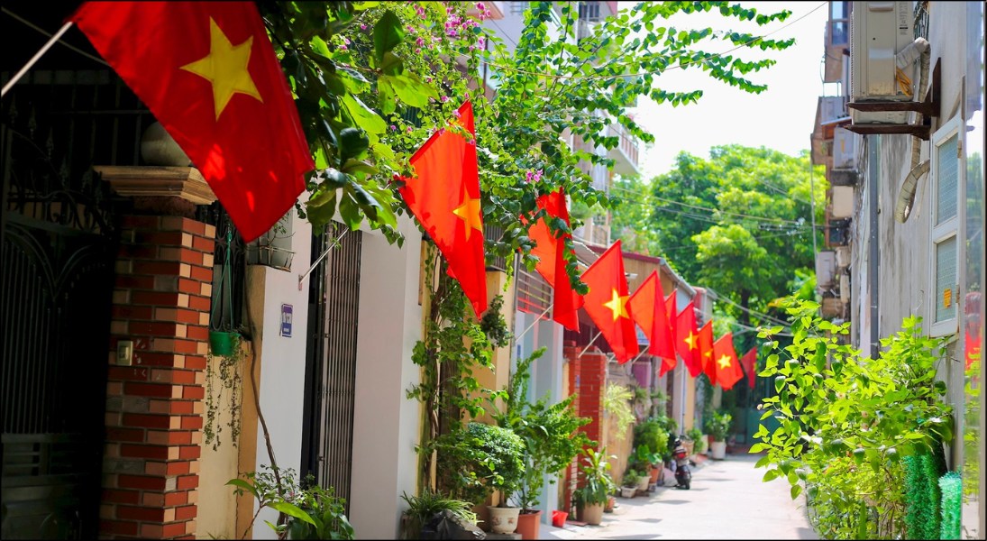 Việc treo cờ trong dịp Quốc Khánh 2/9 là một nét đẹp văn hóa và thể hiện lòng yêu nước, niềm tự hào dân tộc