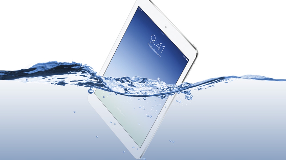 Tiếp x&uacute;c với nước hoặc m&ocirc;i trường ẩm