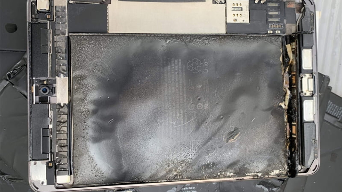 Pin iPad bị phồng, l&agrave;m k&ecirc;nh m&agrave;n h&igrave;nh