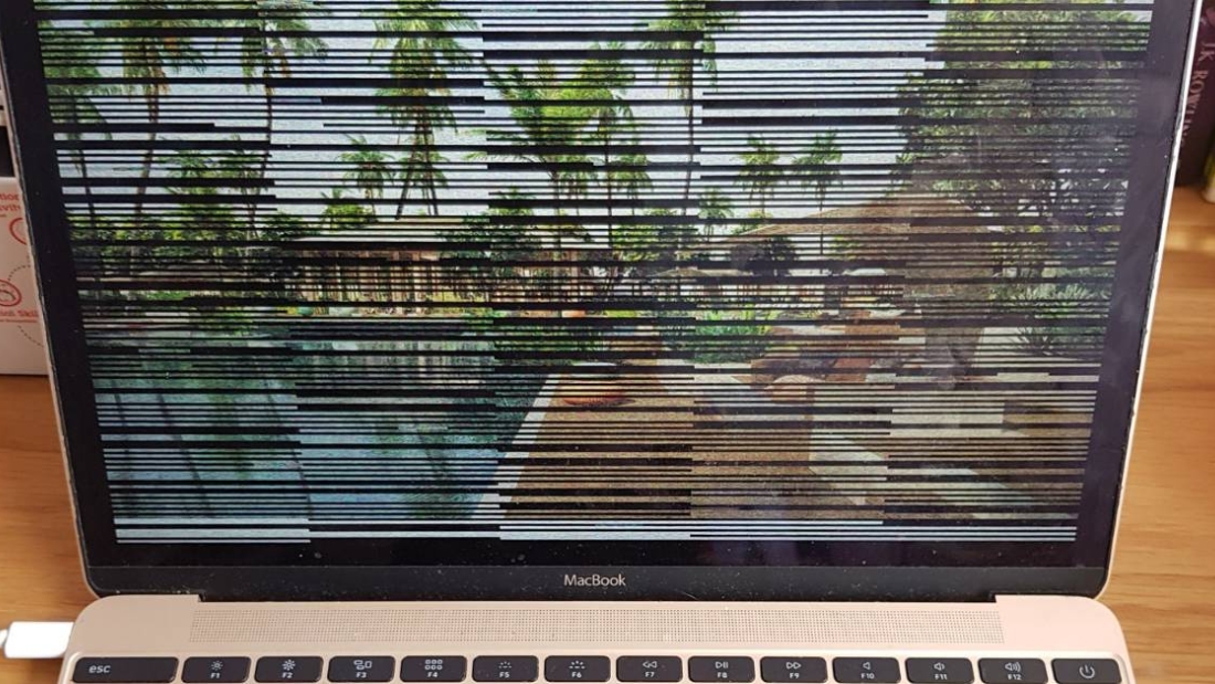 M&agrave;n h&igrave;nh MacBook bị sọc