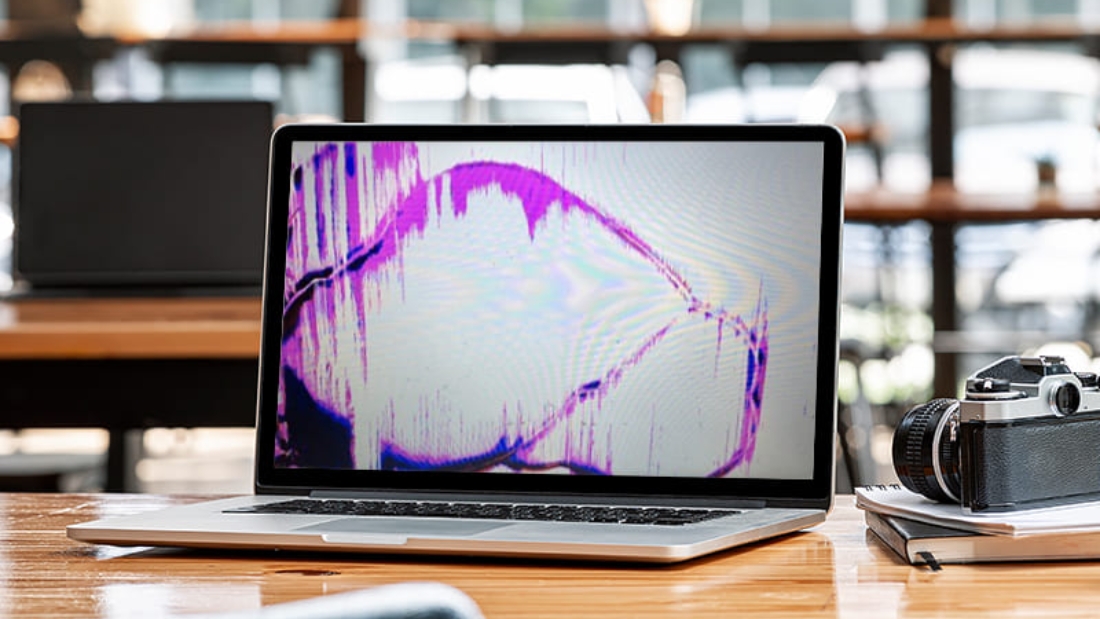 M&agrave;n h&igrave;nh MacBook bị chảy mực