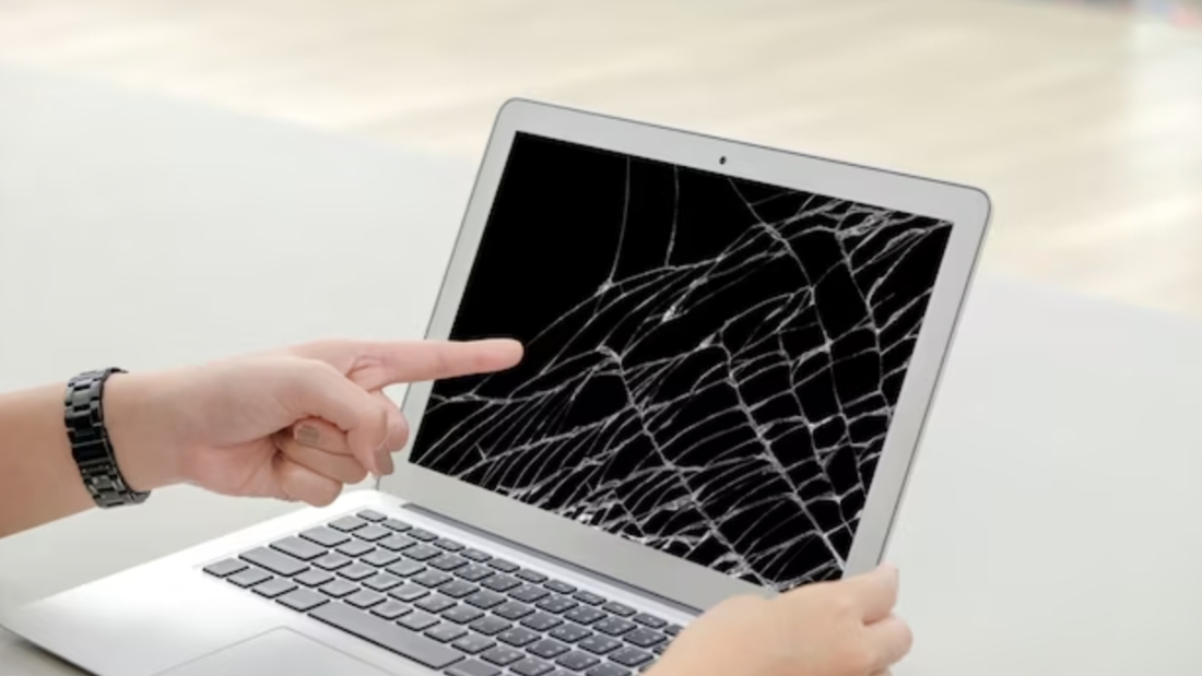 Rơi rớt, t&aacute;c động mạnh hoặc để vật cứng tr&ecirc;n b&agrave;n ph&iacute;m