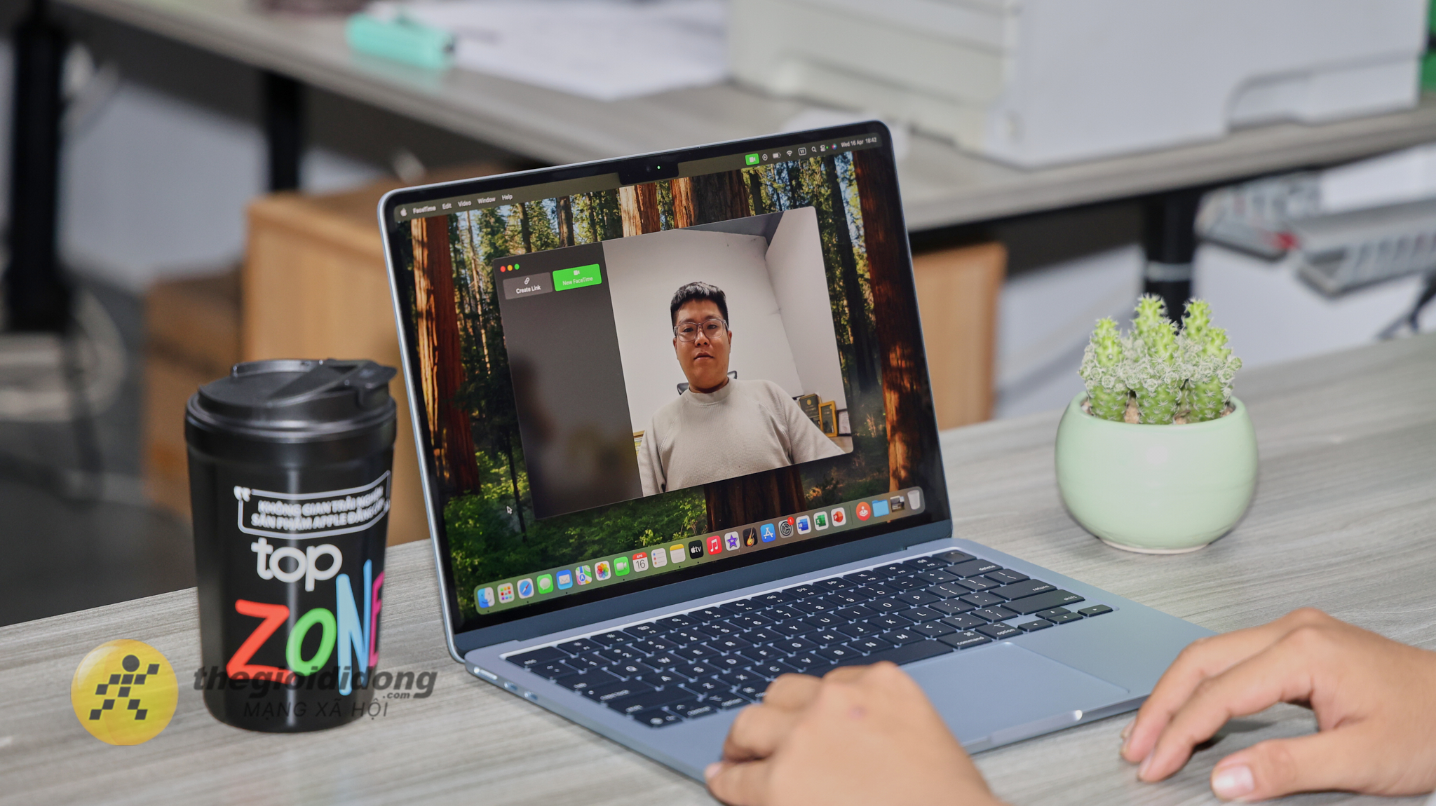 Hình ảnh thực tế màn hình MacBook Air