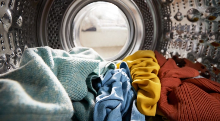 Chất liệu vải ảnh hưởng tới thời gian máy sấy khô quần áo