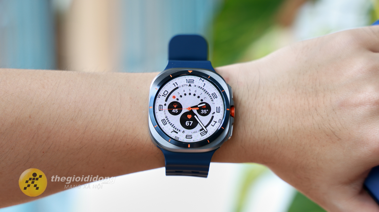 Trên Tay Samsung Galaxy Watch Ultra 2025: Thiết Kế Bền Bỉ, Mượt Mà Trên Tay Samsung Galaxy Watch Ultra 2025: Thiết Kế Bền Bỉ, Mượt Mà