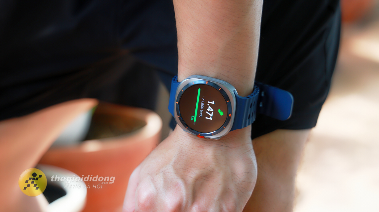 Trên Tay Samsung Galaxy Watch Ultra 2025: Thiết Kế Bền Bỉ, Mượt Mà Trên Tay Samsung Galaxy Watch Ultra 2025: Thiết Kế Bền Bỉ, Mượt Mà