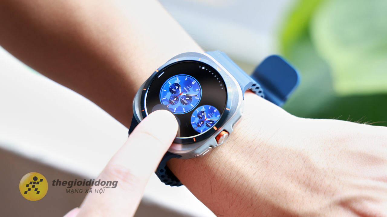 Trên Tay Samsung Galaxy Watch Ultra 2025: Thiết Kế Bền Bỉ, Mượt Mà Trên Tay Samsung Galaxy Watch Ultra 2025: Thiết Kế Bền Bỉ, Mượt Mà
