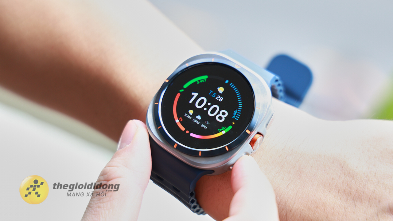 Trên Tay Samsung Galaxy Watch Ultra 2025: Thiết Kế Bền Bỉ, Mượt Mà Trên Tay Samsung Galaxy Watch Ultra 2025: Thiết Kế Bền Bỉ, Mượt Mà