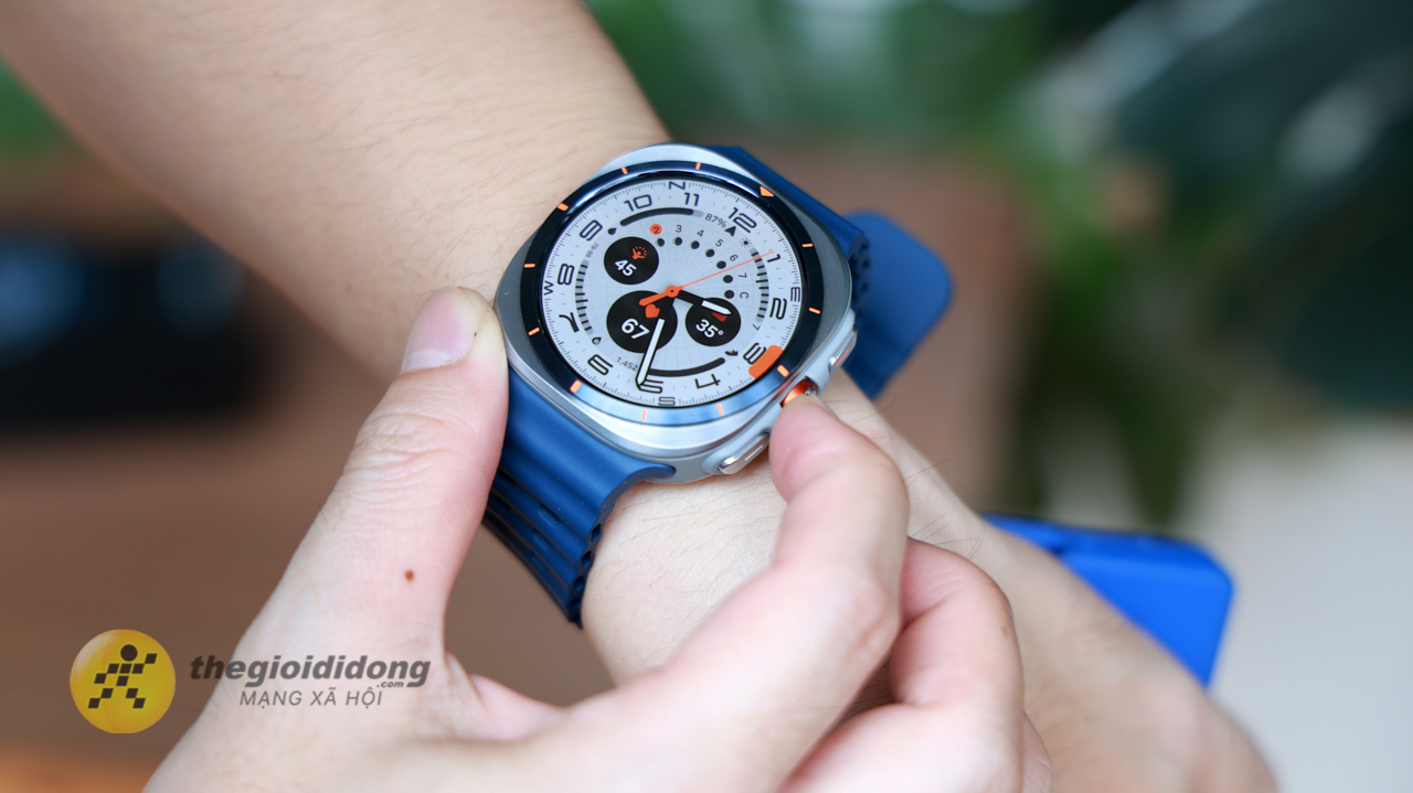 Trên Tay Samsung Galaxy Watch Ultra 2025: Thiết Kế Bền Bỉ, Mượt Mà Trên Tay Samsung Galaxy Watch Ultra 2025: Thiết Kế Bền Bỉ, Mượt Mà