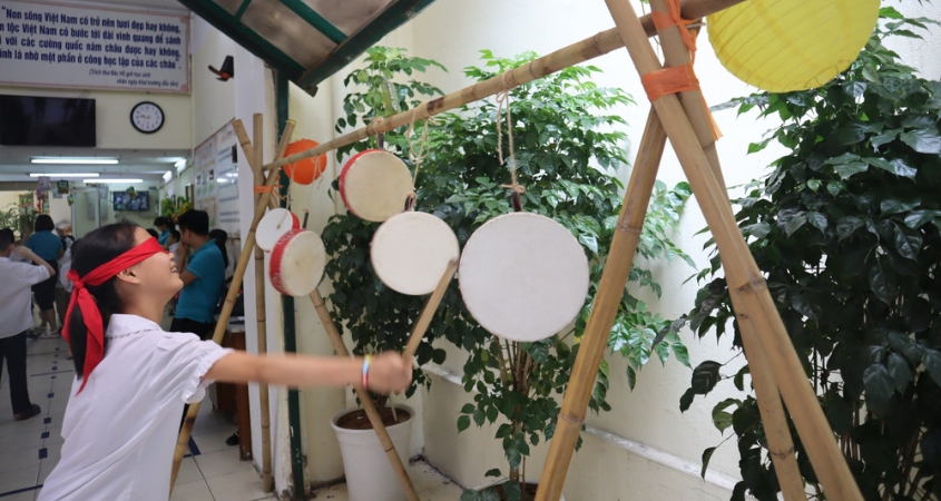 Hình minh hoạ trò chơi bịt mắt đánh trống