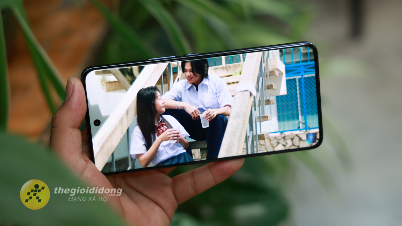 Trên Tay Vivo V60: Thiết Kế Đẹp, Camera Ai, Snapdragon 7 Gen 4 Trên Tay Vivo V60: Thiết Kế Đẹp, Camera Ai, Snapdragon 7 Gen 4