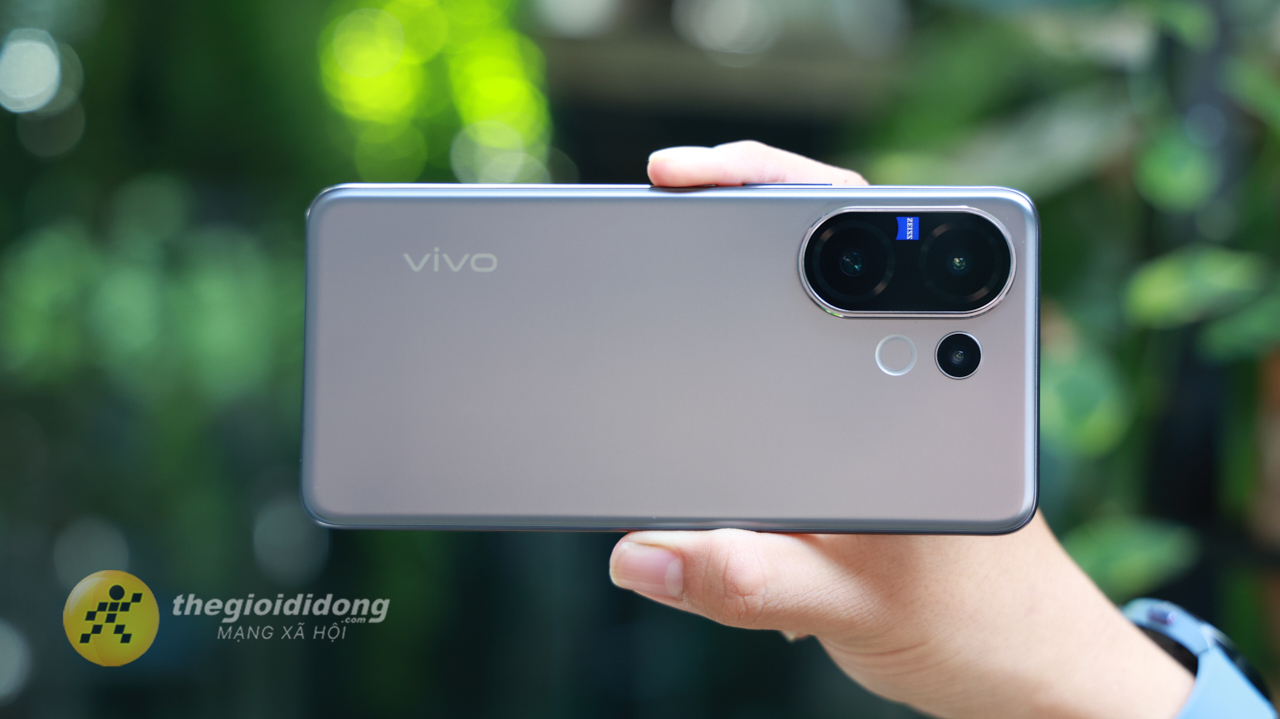 Trên Tay Vivo V60: Thiết Kế Đẹp, Camera Ai, Snapdragon 7 Gen 4 Trên Tay Vivo V60: Thiết Kế Đẹp, Camera Ai, Snapdragon 7 Gen 4