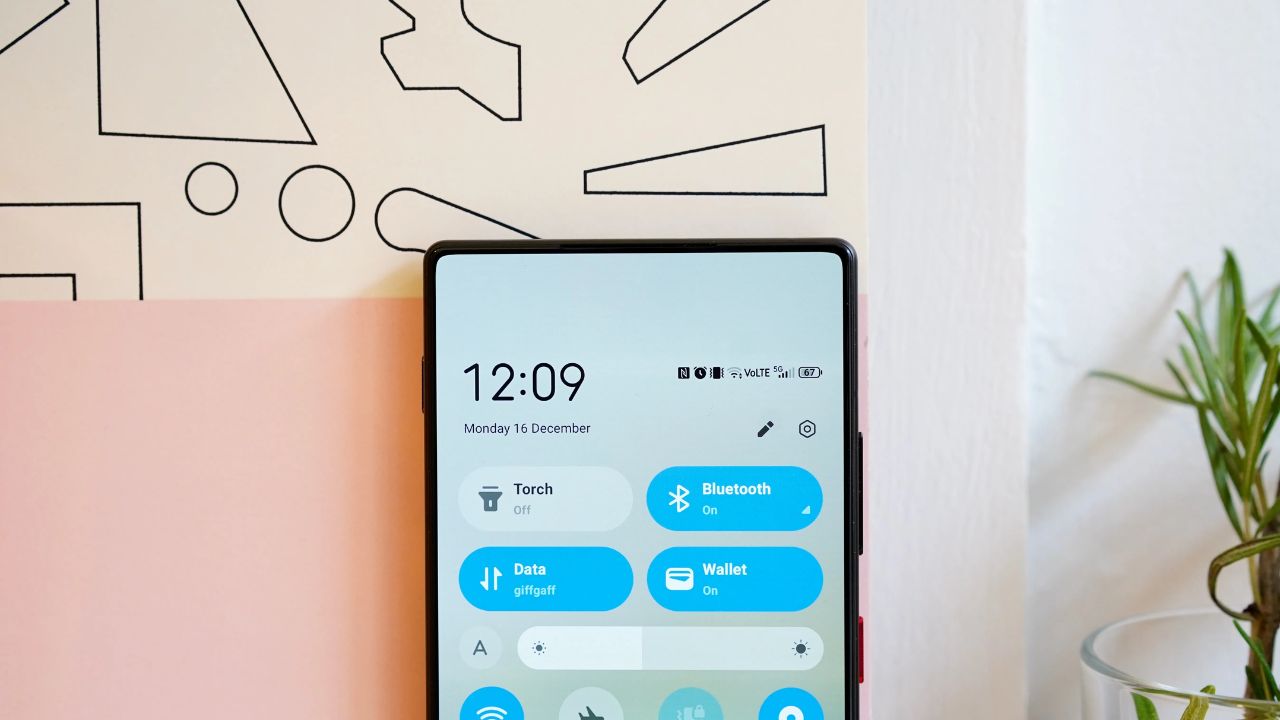 Trên Tay Nubia Z70 Ultra: Flagship Giá Mềm Với Camera Biến Thiên, Thiết Kế Độc Đáo Và Hiệu Năng Đỉnh Cao Trên Tay Nubia Z70 Ultra: Flagship Giá Mềm Với Camera Biến Thiên, Thiết Kế Độc Đáo Và Hiệu Năng Đỉnh Cao