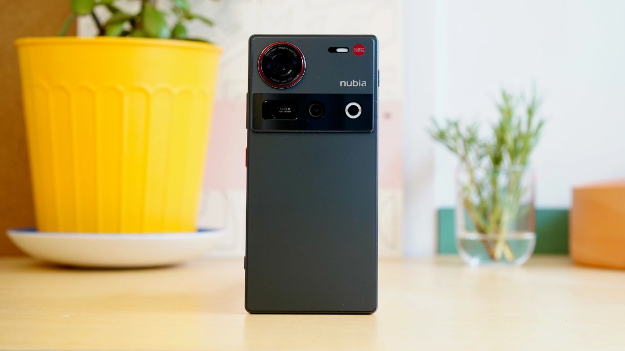 Trên Tay Nubia Z70 Ultra: Flagship Giá Mềm Với Camera Biến Thiên, Thiết Kế Độc Đáo Và Hiệu Năng Đỉnh Cao Trên Tay Nubia Z70 Ultra: Flagship Giá Mềm Với Camera Biến Thiên, Thiết Kế Độc Đáo Và Hiệu Năng Đỉnh Cao