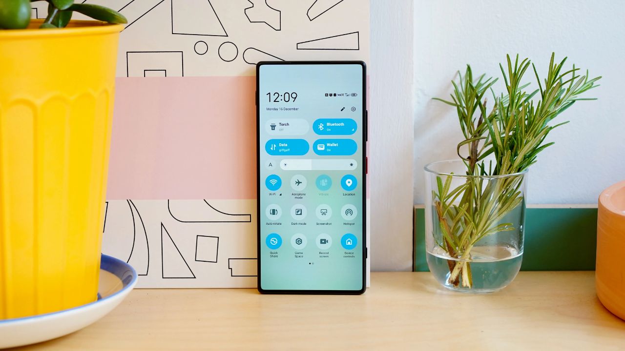 Trên Tay Nubia Z70 Ultra: Flagship Giá Mềm Với Camera Biến Thiên, Thiết Kế Độc Đáo Và Hiệu Năng Đỉnh Cao Trên Tay Nubia Z70 Ultra: Flagship Giá Mềm Với Camera Biến Thiên, Thiết Kế Độc Đáo Và Hiệu Năng Đỉnh Cao
