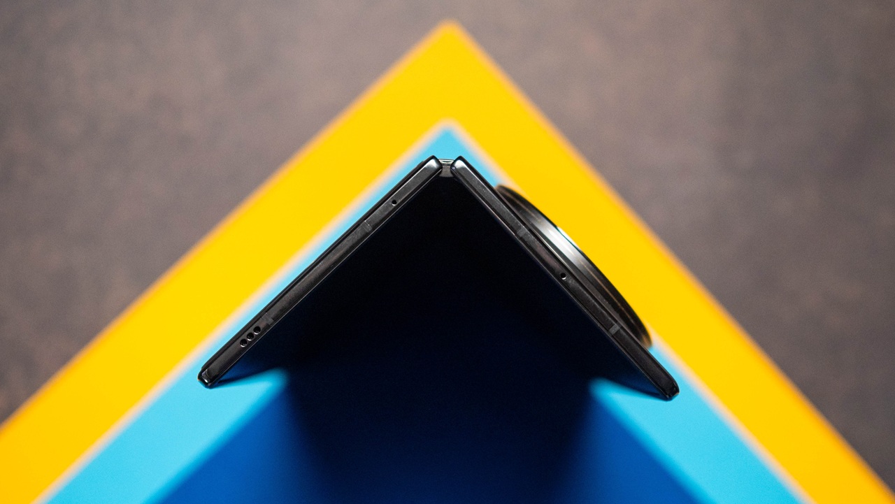 Trên Tay Vivo X Fold 5: Siêu Phẩm Gập Nhẹ, Hệ Thống Camera Zeiss Đỉnh Trên Tay Vivo X Fold 5: Siêu Phẩm Gập Nhẹ, Hệ Thống Camera Zeiss Đỉnh