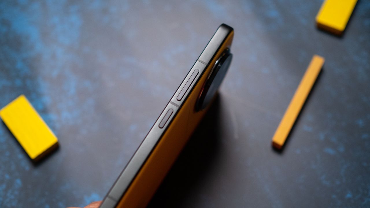 Trên Tay Poco F7 Ultra: Thiết Kế Cao Cấp, Snapdragon 8 Elite Mạnh Mẽ Trên Tay Poco F7 Ultra: Thiết Kế Cao Cấp, Snapdragon 8 Elite Mạnh Mẽ