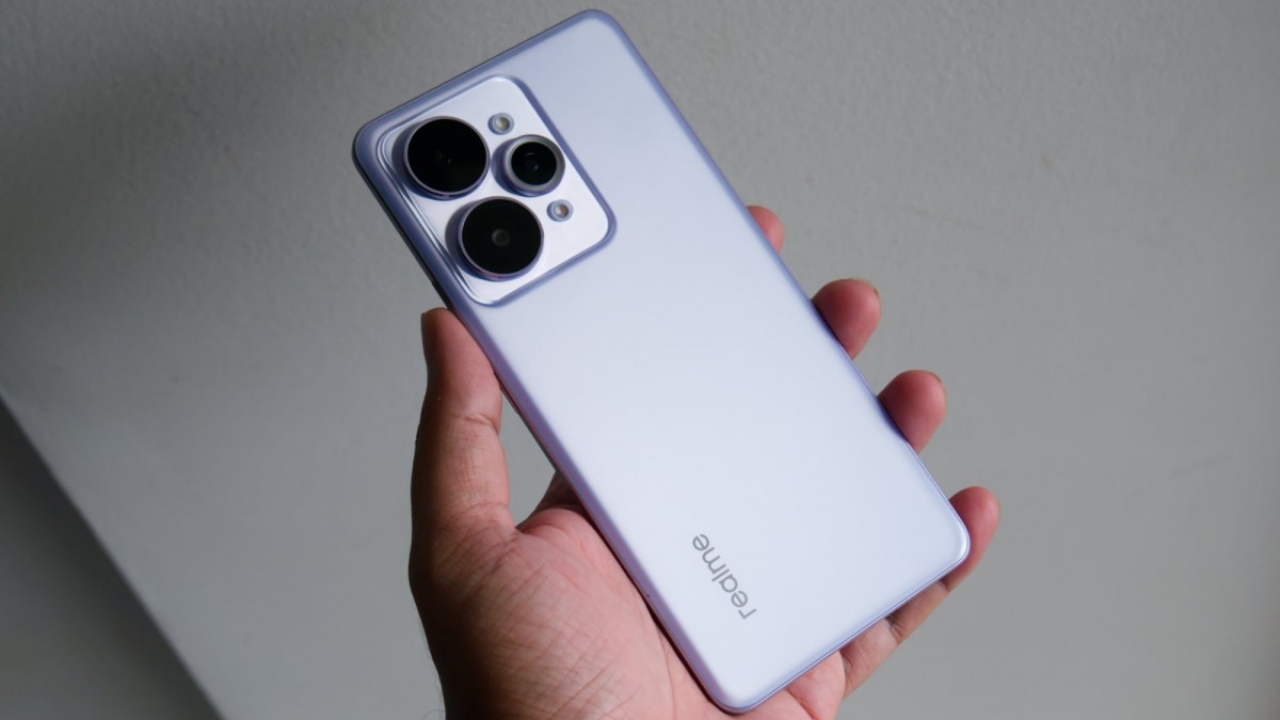 Trên Tay Realme 15 Pro: Thiết Kế Đẹp Mắt, Snapdragon 7 Gen 4 Mạnh Mẽ Trên Tay Realme 15 Pro: Thiết Kế Đẹp Mắt, Snapdragon 7 Gen 4 Mạnh Mẽ