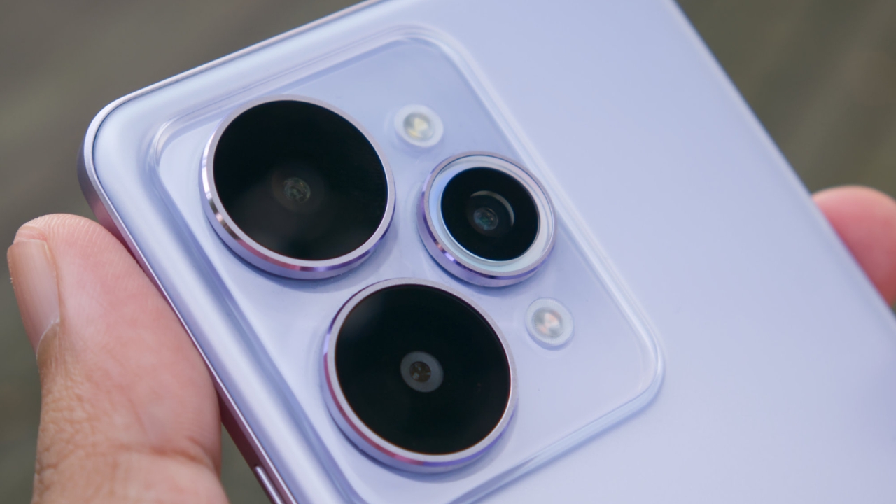 Trên Tay Realme 15 Pro: Thiết Kế Đẹp Mắt, Snapdragon 7 Gen 4 Mạnh Mẽ Trên Tay Realme 15 Pro: Thiết Kế Đẹp Mắt, Snapdragon 7 Gen 4 Mạnh Mẽ
