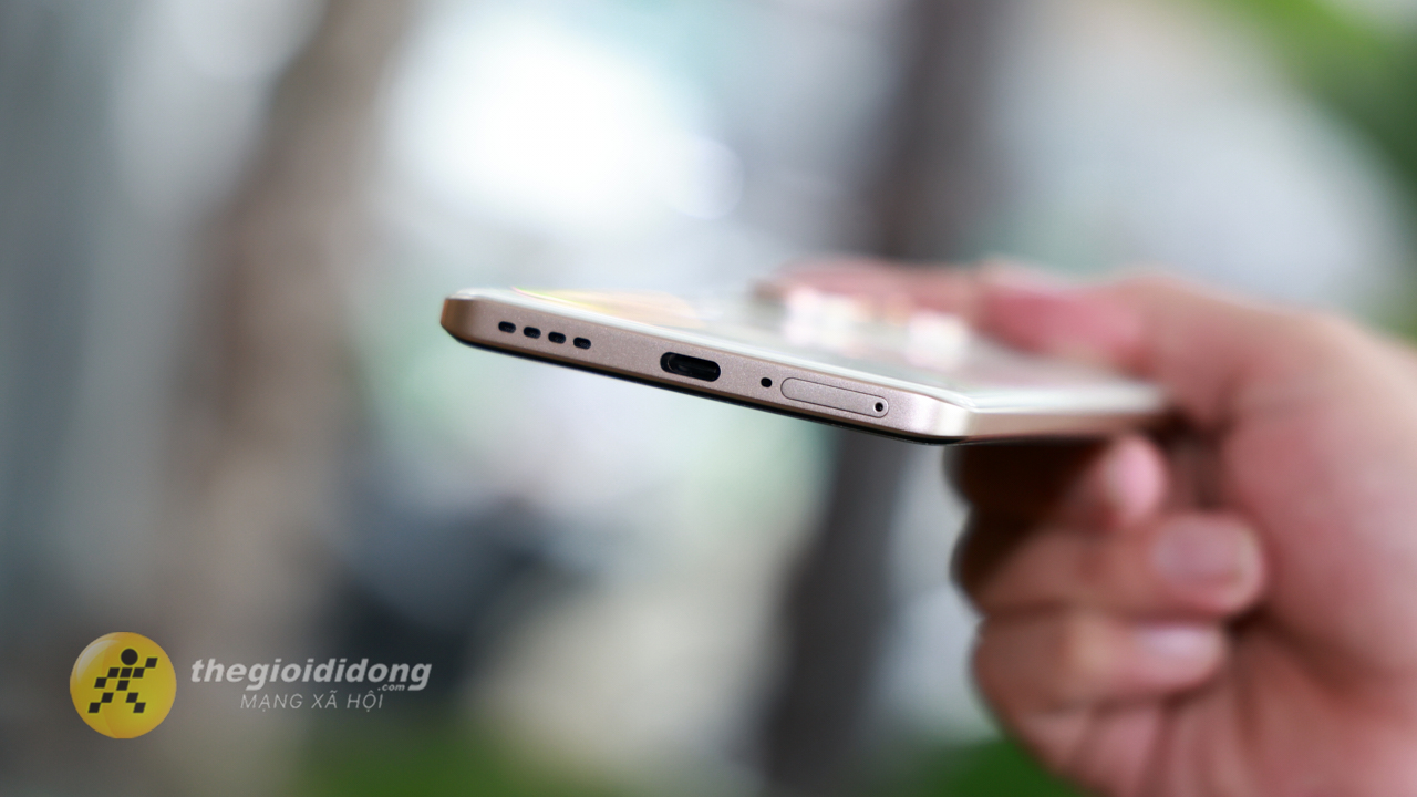 Trên tay realme 15 Pro: Thiết kế đẹp mắt, Snapdragon 7 Gen 4 mạnh mẽ