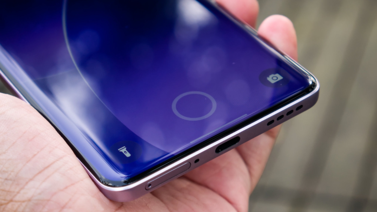 Trên Tay Realme 15 Pro: Thiết Kế Đẹp Mắt, Snapdragon 7 Gen 4 Mạnh Mẽ Trên Tay Realme 15 Pro: Thiết Kế Đẹp Mắt, Snapdragon 7 Gen 4 Mạnh Mẽ