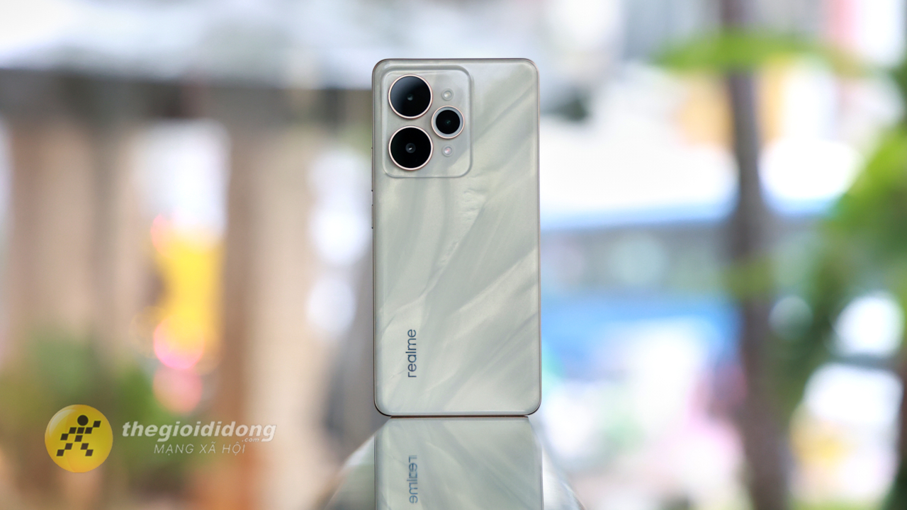 Trên tay realme 15 Pro: Thiết kế đẹp mắt, Snapdragon 7 Gen 4 mạnh mẽ Trên tay realme 15 Pro: Thiết kế đẹp mắt, Snapdragon 7 Gen 4 mạnh mẽ