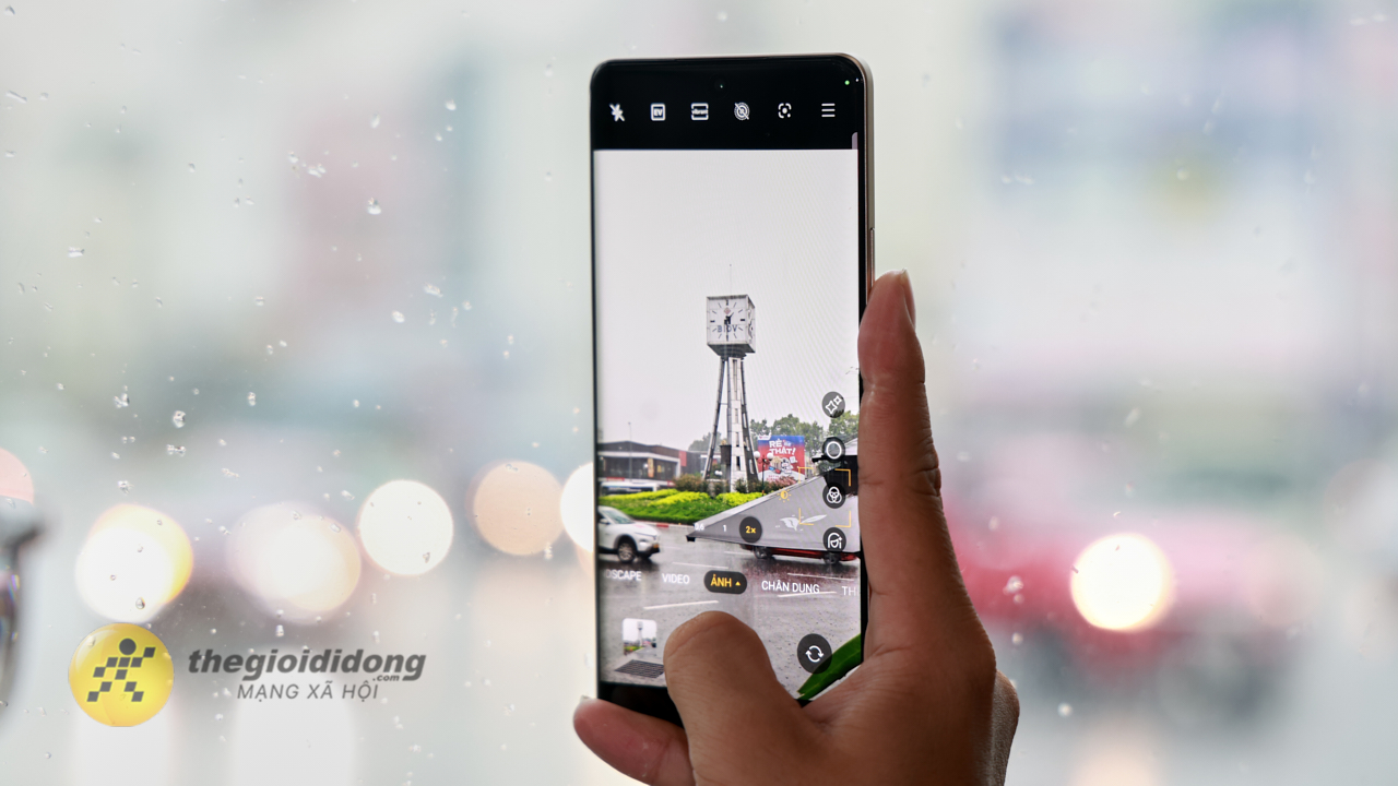 Trên tay realme 15 Pro: Thiết kế đẹp mắt, Snapdragon 7 Gen 4 mạnh mẽ