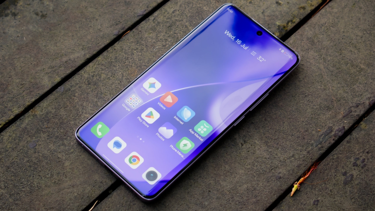Trên Tay Realme 15 Pro: Thiết Kế Đẹp Mắt, Snapdragon 7 Gen 4 Mạnh Mẽ Trên Tay Realme 15 Pro: Thiết Kế Đẹp Mắt, Snapdragon 7 Gen 4 Mạnh Mẽ
